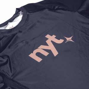 NYT Short Sleeve Sand Centre Logo Rashguard - Black/Sand